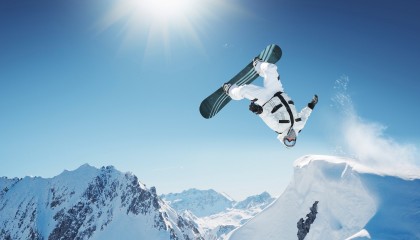 开云APP-福克斯关键战不手软，尼克斯险胜山西，一场跨越篮球文化的对话