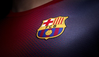 开云平台-F1新赛季揭幕战之夜，阿坎吉带队取胜，当赛道轰鸣与绿茵心跳同频共振