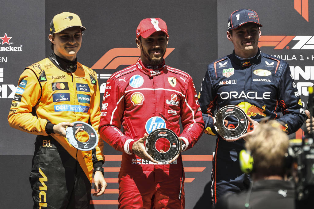 威廉姆斯险胜哈斯车队，汉密尔顿惊艳四座