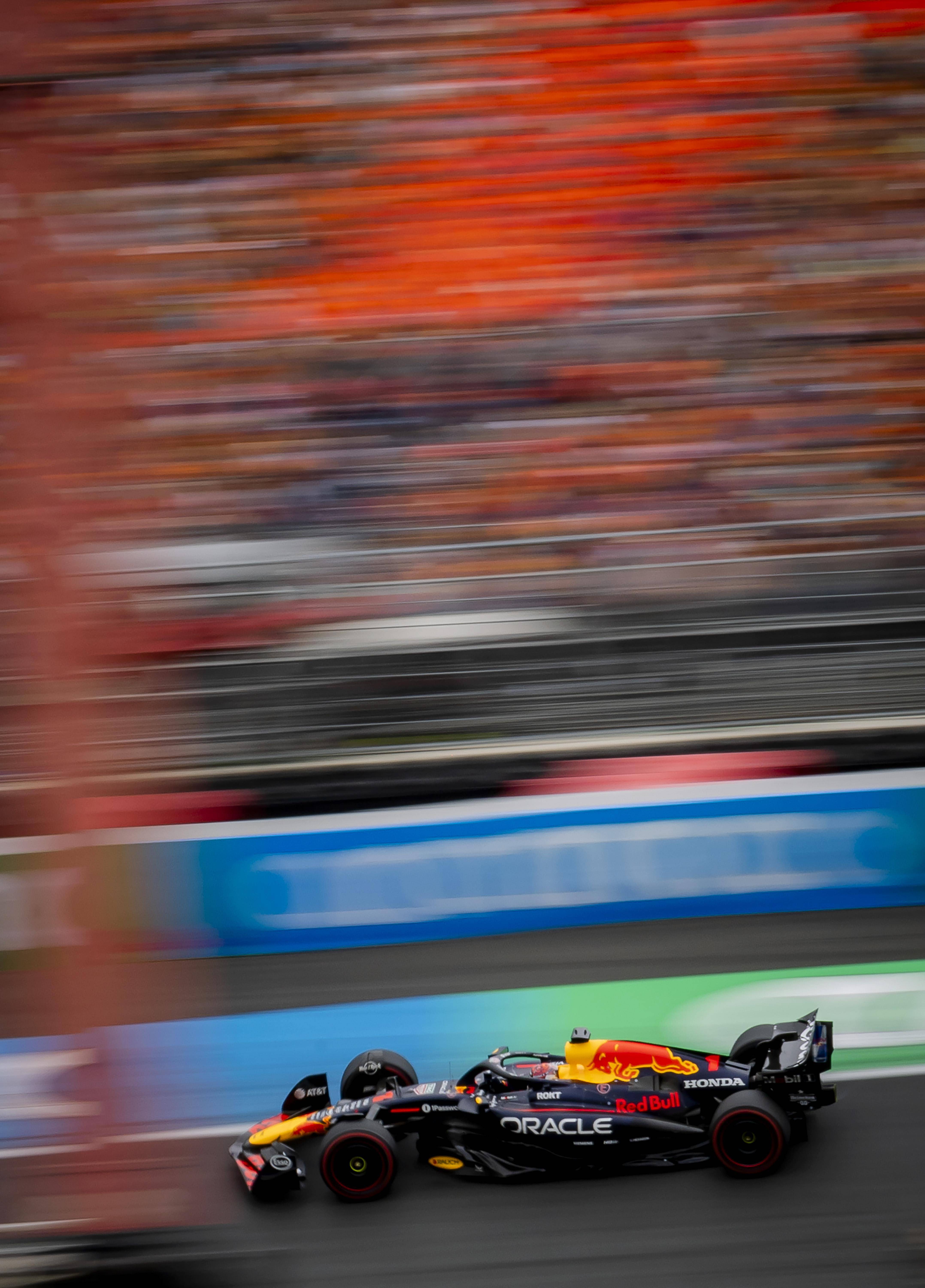 红牛车队绝杀迈凯伦，皮亚斯特里关键制胜