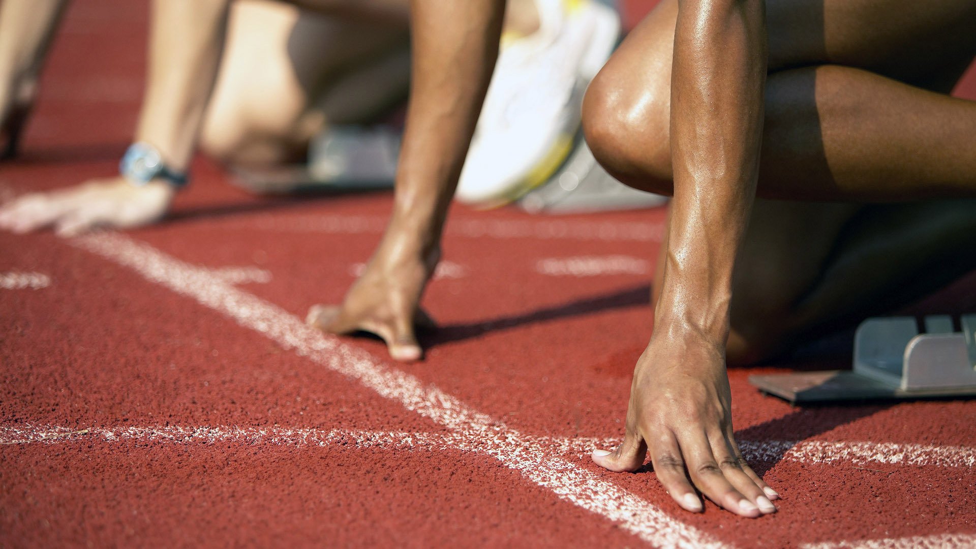 当马赛的铁蹄踏碎尼日利亚，戈麦斯在F1的弯道接管了世界