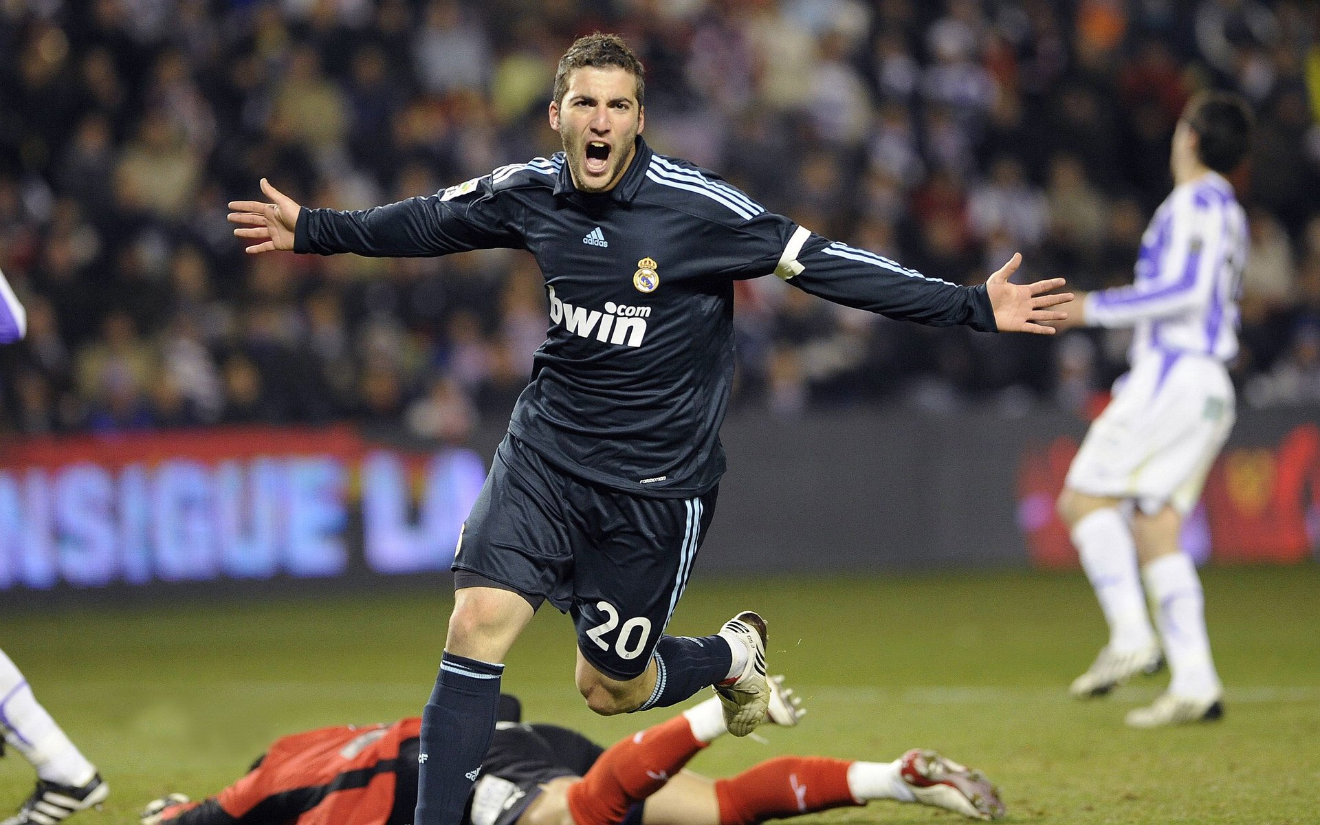 塞内加尔碾压威尔士，蒂亚戈在欧冠半决赛接管比赛，非洲崛起与中场艺术的交响