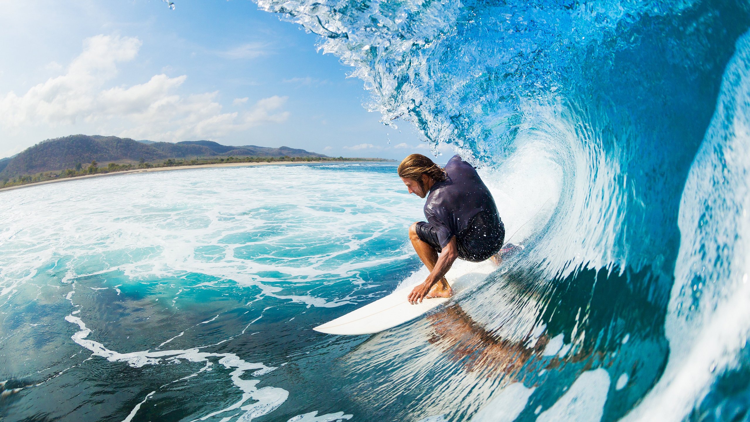 哥伦比亚鏖战瑞典，罗德里在英超争冠接管比赛，足球世界的平行交响