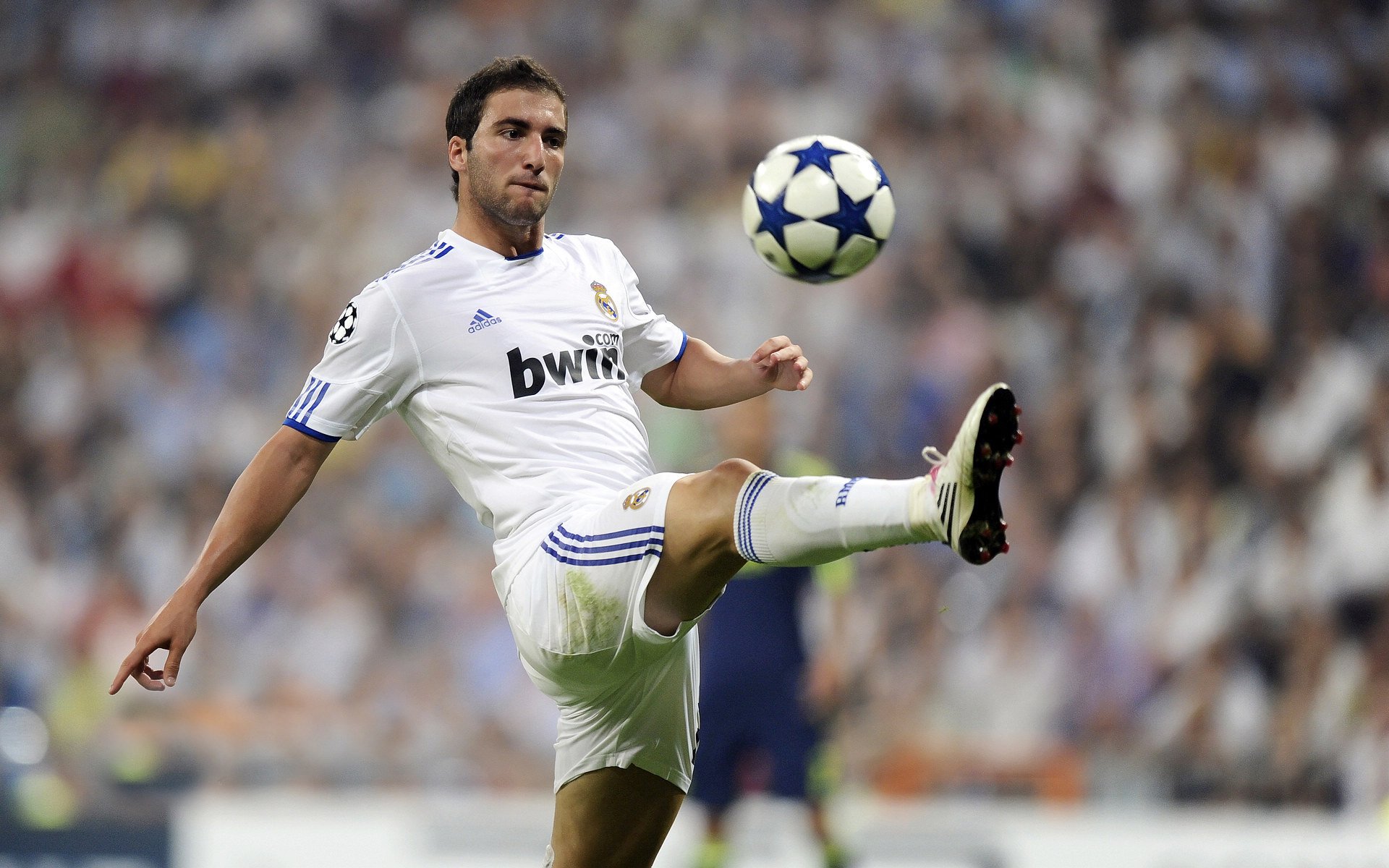 本泽马里程碑之夜，NBA季后赛的跨时空交响